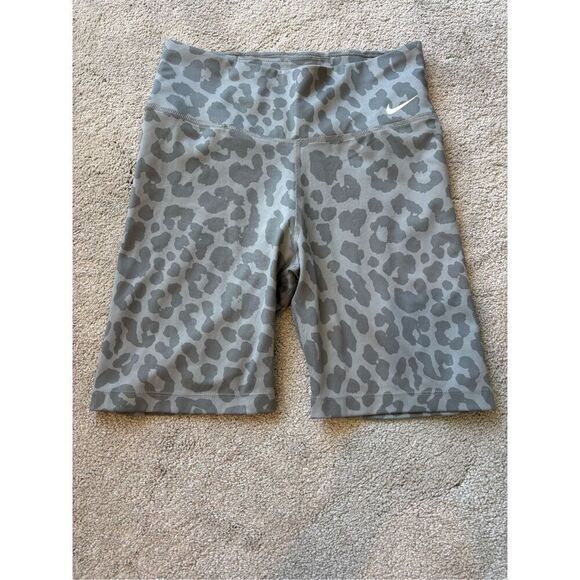 NWOT Nike gray leopard bike short 7” , $58 Sm B12 - Picture 2 of 6